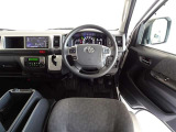 視界良好、操作しやすい運転席です。