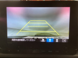 【バックカメラ】運転が苦手な方も車庫入れラクラクです!ギアをリバースに入れれば自動的に切り換わりますので、面倒な操作は不要です♪狭い駐車場もお車を傷つけず安心ですね!