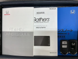 スマートキーは鍵をバッグに入れたままでもドアロックの開閉やエンジンのON・OFFができます。夜間や雨の日も鍵を探さなくて良いので便利です。