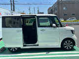 両側電動スライドドアになります。
