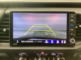 【バックカメラ】運転が苦手な方も車庫入れラクラクです!ギアをリバースに入れれば自動的に切り換わりますので、面倒な操作は不要です♪狭い駐車場もお車を傷つけず安心ですね!
