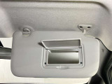 【運転席サンバイザー】鏡が付いているのでメイク直しなどにも便利★