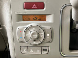 【オートエアコン】一度お好みの温度に設定すれば、車内の温度を検知し風量や温度を自動で調整。暑い&hellip;寒い&hellip;と何度もスイッチ操作をする必要はありません。快適な車内空間には必須の機能ですね♪