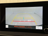 バックモニター付なので後退時に後方が見えるので安心。 車は構造上、死角がたくさんなので万が一を考えると必須ですね。 あくまで補助の為の装備、バックは目視で確認する事が重要ですよ。