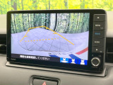 【バックカメラ】駐車時に後方がリアルタイム映像で確認できます。大型商業施設や立体駐車場での駐車時や、夜間のバック時に大活躍!運転スキルに関わらず、今や必須となった装備のひとつです!