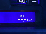 メーター内には燃費表示機能も有り、エコ運転に役立ちます。