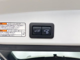 パワーバックドアです。荷物を持っていても、ボタンを押すだけで簡単に開閉ができます。
