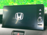 【メーカー純正9型ナビ】インテリアに溶け込むスタイリッシュな「専用設計」メーカーナビを装備♪視認性や操作性など基本性能にも優れ、より上質なカーライフをお楽しみいただけます。