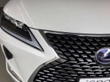 【三眼LEDヘッドライト】とにかくカッコイイ。スタイリッシュな見た目の三眼LEDヘッドライトを装備♪スタイルだけでなく、夜間の走行も視界良好で安心してお乗りいただけます