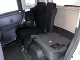 シートを倒せば荷室のスペースが広くなります!用途に合わせて快適な室内空間を!