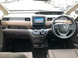 【インパネ全体】手が届きやすく、どなたでも運転しやすいです。シンプルで使いやすい設計になっています!