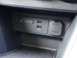 CD/DVD再生プレーヤーは装備されておりませんがフルセグTVチューナー、USB端子やブルートゥースオーディオは備えています。