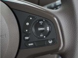 ◆アダプティブクルーズコントロール◆予め設定した車速内でクルマが自動的に加減速。前走車との適切な車間距離を維持しながら追従走行します。【LKAS】車線維持支援システムでステアリング操作を支援。