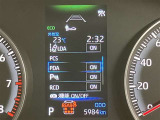 視認性に優れたメーターを採用しており、走行中でも車速や情報が分かりやすく表示されます。運転時の視線移動をむりのない範囲に抑え、快適で安心感のあるドライブをサポートします。