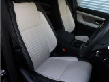 運転席12ウェイ電動フロントシート(ヒーター付き、メモリ機能、2ウェイマニュアルヘッドレスト付)