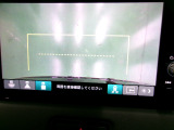 バックカメラの画像です。ガイドラインがスムースな車庫入れをサポートいたします。車庫入れの安心感がアップしますね。