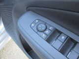 ドアミラーの鏡面の調節、格納は運転席からすべて操作できます!
