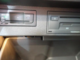 グローブBOX内にビルトインタイプETC(DSRC)、DVDCDプレーヤー、SDスロットを装備!!