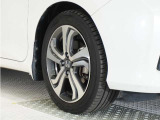 認定中古車では、厳しいHonda認定基準をクリアした厳選されたHonda認定中古車のみ、取り扱っております。「ご購入前の安心」「納車後の信頼」を車両と一緒に提供しております。