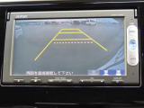 リアワイドカメラシステム!従来の視野に加えて、後方側方を約180&deg;まで見えるワイドビューと、後方を真上から見たような視野で駐車時などに便利なトップダウンビューの3つの視野があります!