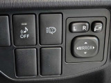 電動格納式ドアミラーを装備しています。