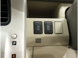 電動のスライドドアで楽々スムース!運転席からも開閉の操作もできます♪キーのスイッチひとつで自動開閉できる便利な機能もついてます♪