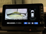 リバースギアに入れるだけで後方の表示へ切り替わります。夜間や雨の日の駐車も楽になりますよ。