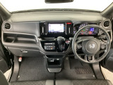 【前方視界】開放的な前方視界!運転がしやすく疲れにくいです♪窓が大きく、見通しがとっても良いおクルマですよ♪