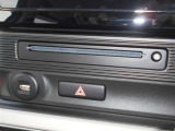 フルセグTV・CD・DVD再生対応しています♪♪USB充電ソケットも付いてます!!