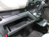 インストスライドボックス ティッシュボックスがまるまる一つ入るボックスです運転席からも開け閉め可能です
