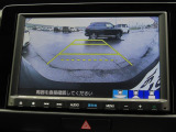 リアワイドカメラシステム!従来の視野に加えて、後方側方を約180&deg;まで見えるワイドビューと、後方を真上から見たような視野で駐車時などに便利なトップダウンビューの3つの視野があります!