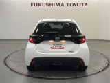 一体的に造形されたウィンドウとコンビネーションランプが特徴的なデザイン!後ろからでもヤリスとはっきりわかります!