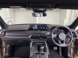 フロントピラーの位置を従来よりも後方にレイアウト。運転席からの視界の広がりを向上。車両の周囲の状況を、いち早く知ることで、安全に運行できます。