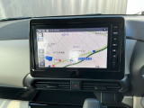日産純正9インチメモリーナビ(MM223D-L)装備。スマートフォンによる部分地図更新、Bluetooth接続での音楽視聴、快適な画面操作と高音質なオーディオ再生。