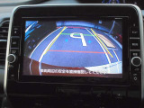 バックカメラ付きで車庫入れサポート!