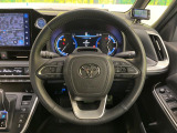 【純正革巻きステアリング】上質な革を使用することで、手にしっかり馴染みとても運転しやすいハンドルです♪