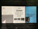 スマートキーは鍵をバッグに入れたままでもドアロックの開閉やエンジンのON・OFFができます。夜間や雨の日も鍵を探さなくて良いので便利です。
