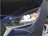 【LEDヘッドライト】悪天候や夜間走行時も良好な視界を確保し安心して運転できる高輝度LEDヘッドライトを装備。明るい上に点灯速度が早く消費電力も抑えられています。