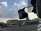 日産純正ドライブレコーダはオールインワンタイプ、フルハイビジョン録画対応で高精細な映像を記録できます。記録した映像は、ナビゲーションでその場で確認できます。