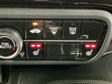 運転席/助手席シートヒーターで寒い日もすぐに温かくなり快適に過ごせます。2段階の温度調整が可能です