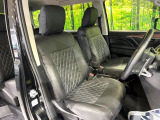 運転席まわりには十分なスペースがあり、大柄な方でもゆったり運転していただける環境です。