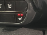 運転席にはシートヒーターが付いています!寒い日に便利な装備ですね。