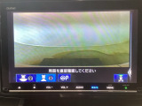 【バックカメラ】運転が苦手な方も車庫入れラクラクです!ギアをリバースに入れれば自動的に切り換わりますので、面倒な操作は不要です♪狭い駐車場もお車を傷つけず安心ですね!