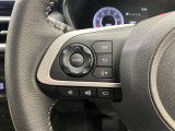 【ステアリングスイッチ付ハンドル】ナビゲーションに視線を移さず、ハンドルから手を離さず、運転に集中したまま手元でオーディオ操作できます♪