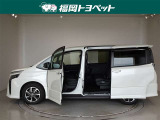 両側パワースライドドア付きだから、狭い駐車スペースなどでの 乗り降りラクラク!小さなお子さまのいるご家庭には嬉しい装備。