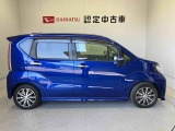 車両右側面からの写真になります。車をご覧になりたい時はお気軽に最寄りの店舗へご相談下さい。
