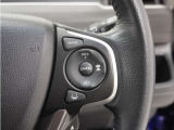 ◆アダプティブクルーズコントロール◆予め設定した車速内でクルマが自動的に加減速。前走車との適切な車間距離を維持しながら追従走行します。【LKAS】車線維持支援システムでステアリング操作を支援。