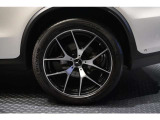 メルセデスの認定中古車「サーティファイドカー」では、万一お車が故障した場合も、ご購入後1年間もしくは2年間※は走行距離にかかわらずメルセデス・ベンツ正規サービスネットワークで無料修理いたします