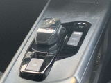 電制シフトは、手首を軽く動かすだけで操作できる、まったく新しい操作感です。