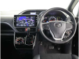 高いホールド性で運転姿勢が安定します。長距離ドライブでも疲れにくいのが魅力です。快適なドライビングライフをお送りください♪